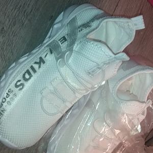 Childrens tennis shoes